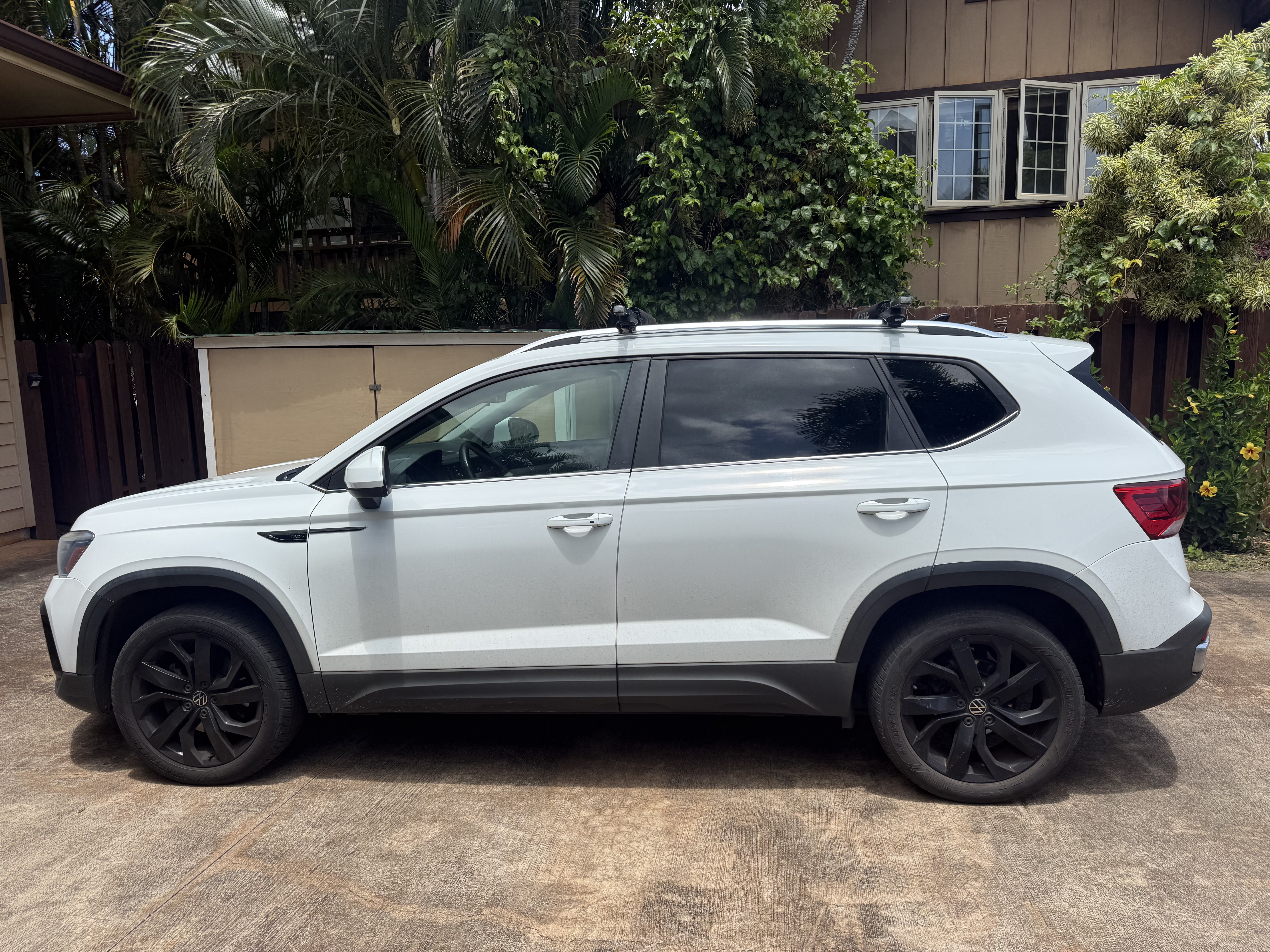 VW Taos side